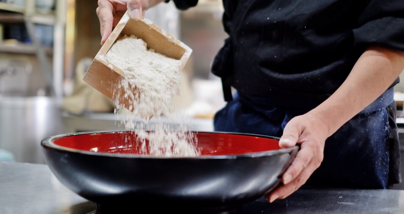 山形そばの「コシが強い食感」